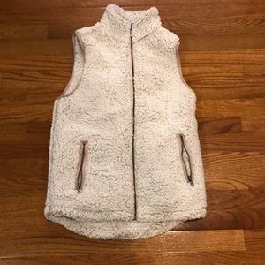 Thread supply faux fur vest